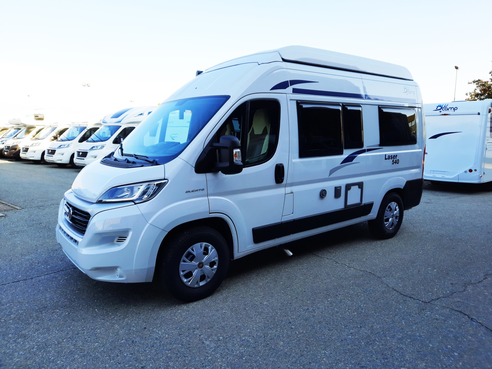 Blucamp Laser 540 nueva 3 plazas Alquiván